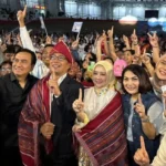 Ridwan Kamil kain Ulos