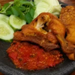Resep Ayam Lamongan Gurih dengan Sambal Pedas dan Kuah Bumbu Meresap