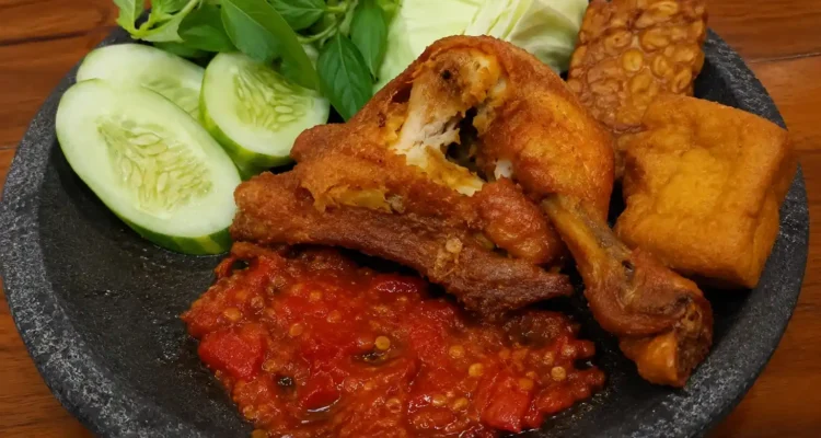 Resep Ayam Lamongan Gurih dengan Sambal Pedas dan Kuah Bumbu Meresap